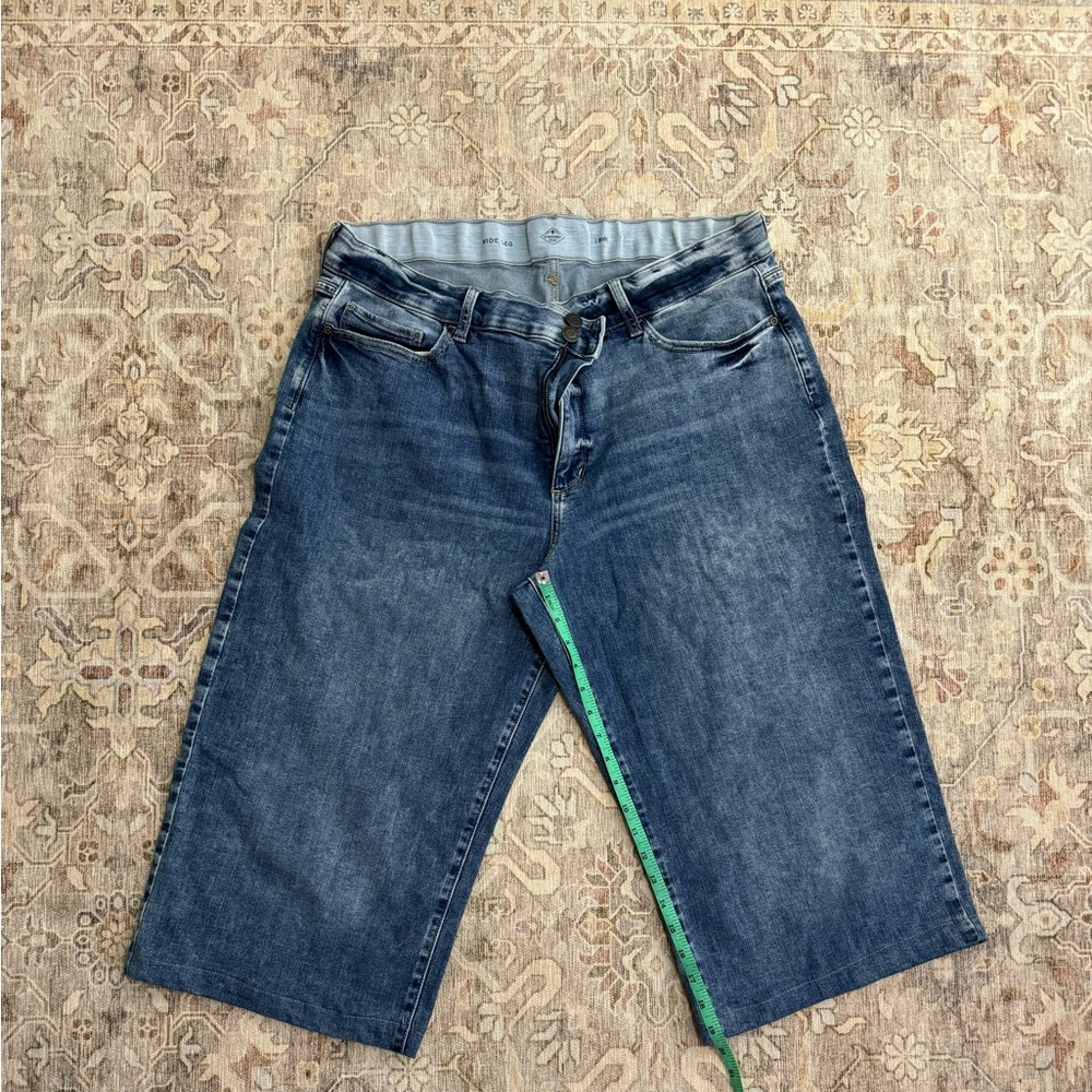 Wide leg crop jeans